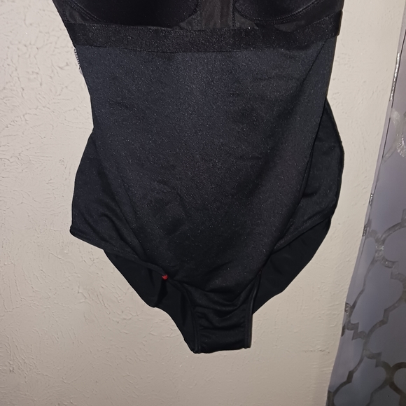 Women's One Piece Sports Swimsuits Athletic Racer Back Color Black Size 3XL - Picture 6 of 9